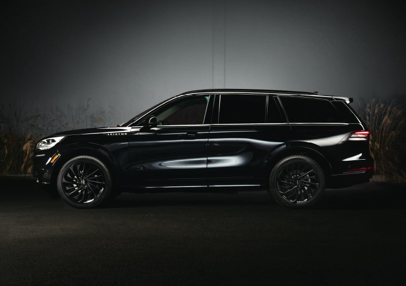 A 2024 Lincoln Aviator® SUV is shown in the Infinite Black exterior color | Performance Lincoln Bountiful in Bountiful UT