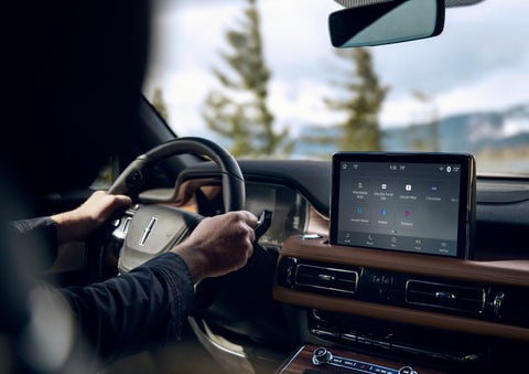 The center touch screen in a 2024 Lincoln Aviator® SUV is shown | Performance Lincoln Bountiful in Bountiful UT