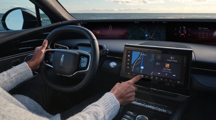 The driver of a 2024 Lincoln Nautilus® SUV interacts with the new Lincoln Digital Experience. | Performance Lincoln Bountiful in Bountiful UT