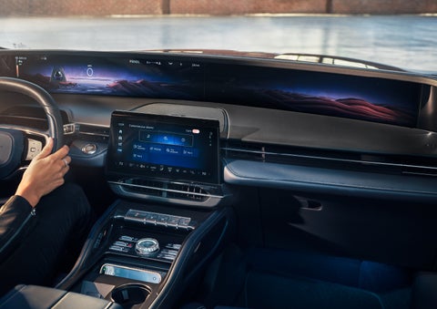 The Center LCD touchscreen allows for easy personalization of key information. | Performance Lincoln Bountiful in Bountiful UT